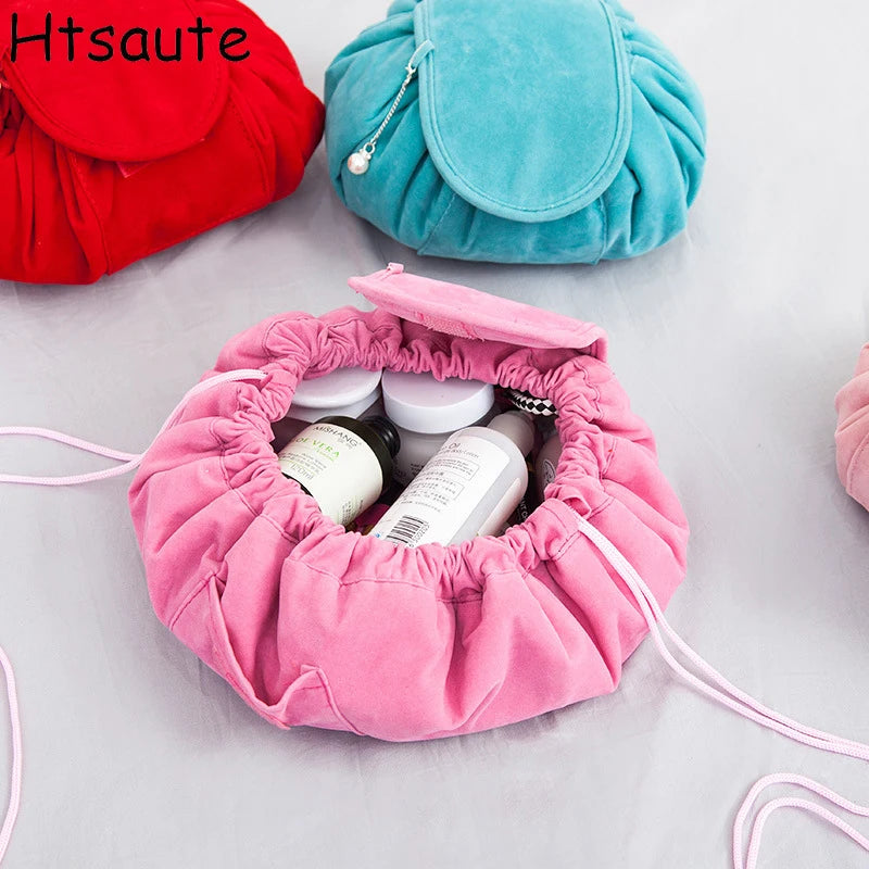 VelvetEase – Samtige Kosmetiktasche zum Zusammenziehen