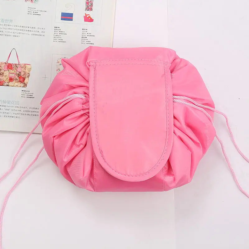 VelvetEase – Samtige Kosmetiktasche zum Zusammenziehen
