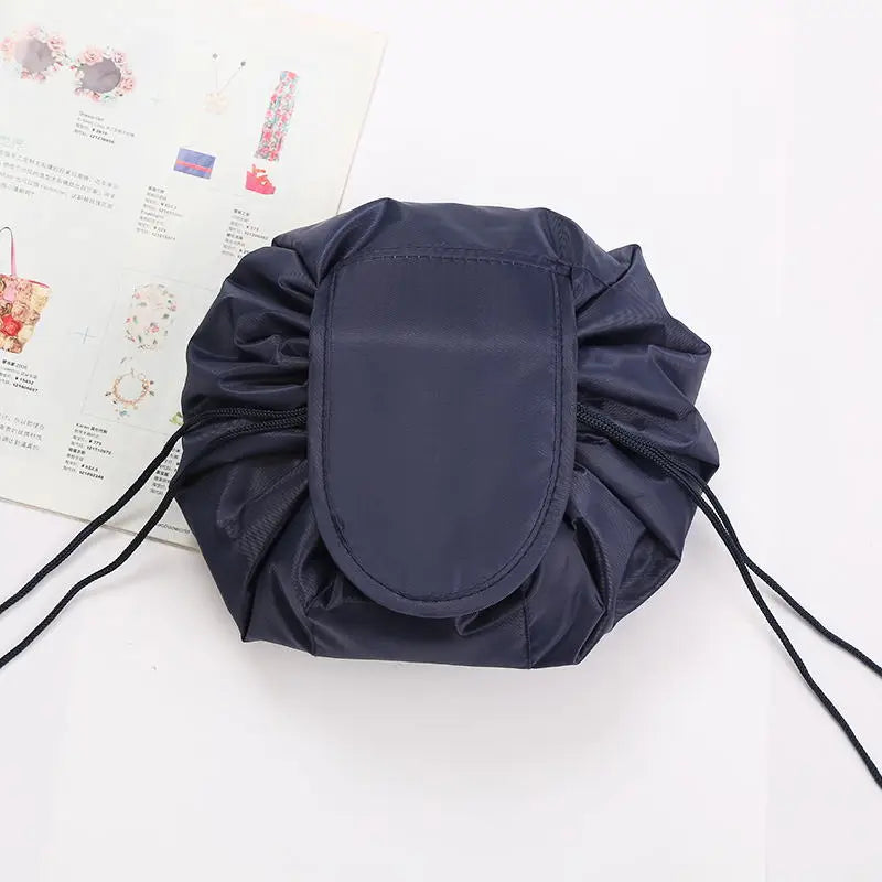 VelvetEase – Samtige Kosmetiktasche zum Zusammenziehen